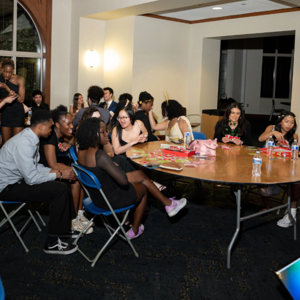 Several students play games around round table at Galvin Scholars Gormal